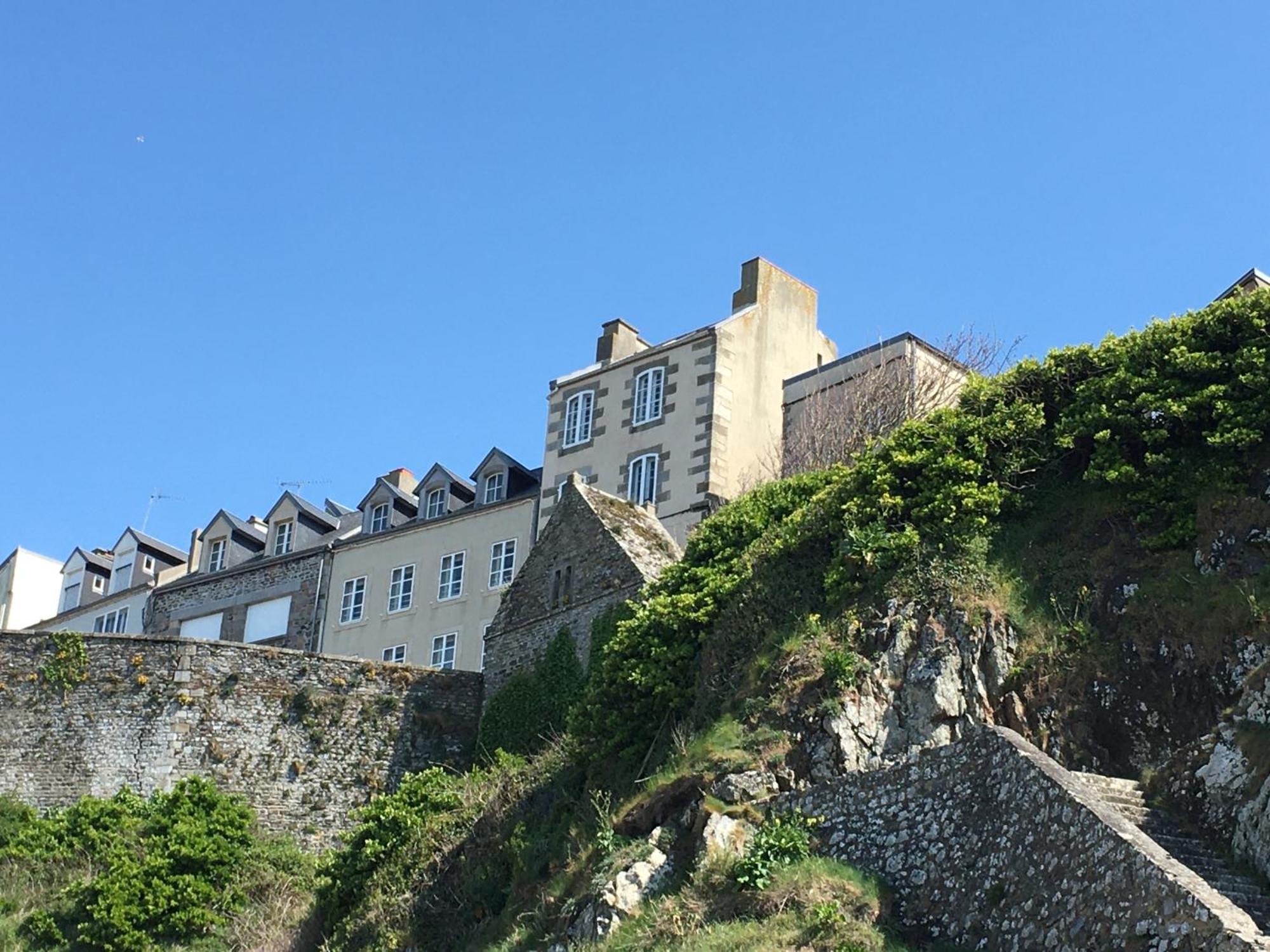 Maisonnette De Charme Avec Cour Privative Haute-Ville Granville Bagian luar foto
